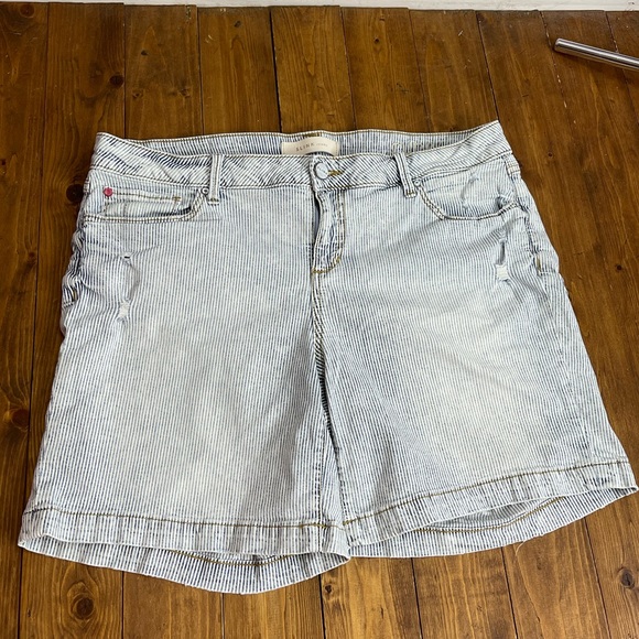 Slink jeans denim stripes 7 inch inseam jean shorts curvy size 16 - Picture 1 of 9
